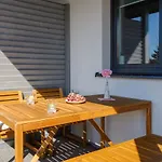 Seaside Escape By Renters Apartmán *