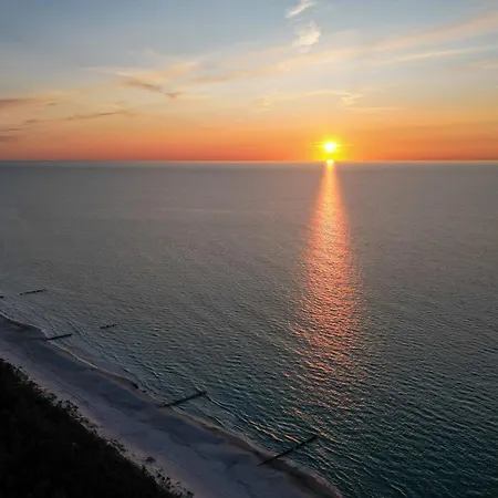 Seaside Escape By Renters Apartament *